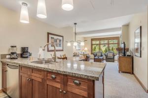 Capitol Peak Lodge 3415 by Snowmass Mountain Lodging