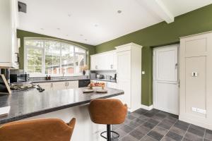 Central Malham Wellbeing Escape, 1-bed cottage with yoga studio