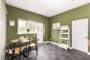 Central Malham Wellbeing Escape, 1-bed cottage with yoga studio