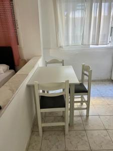 PELEKAN rooms and apartments athina 11
