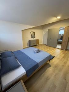 Serenity Garden Holiday 12