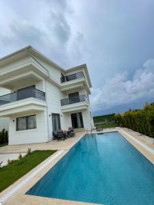 Serenity Garden Holiday 12