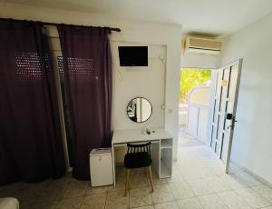 PELEKAN rooms and apartments athina 12