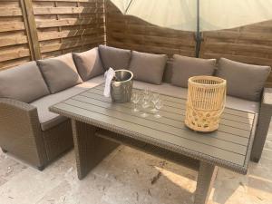Maisons d'hotes Domaine Spa Perret-Au Calme-Chateau ArtDeco MasterSuite B&B et-ou Gite de Charme-A3Mn Giverny-Jardins Monet-Le Vexin-Piscine Ete-Parc 3Ha-Aire Enfants-PingPong-Options Diner-Billard-Massage-Yoga-Coaching-Fitness-Sauna-Hammam-Promo 2Nuits 1HJacuzzi Offerte : photos des chambres