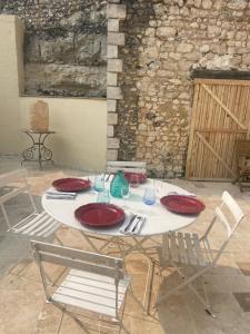 Maisons d'hotes Domaine Spa Perret-Au Calme-Chateau ArtDeco MasterSuite B&B et-ou Gite de Charme-A3Mn Giverny-Jardins Monet-Le Vexin-Piscine Ete-Parc 3Ha-Aire Enfants-PingPong-Options Diner-Billard-Massage-Yoga-Coaching-Fitness-Sauna-Hammam-Promo 2Nuits 1HJacuzzi Offerte : Maison 3 Chambres 