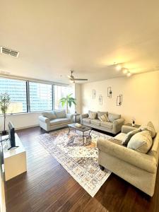 High-Rise Apartment in Downtown Dallas wPool