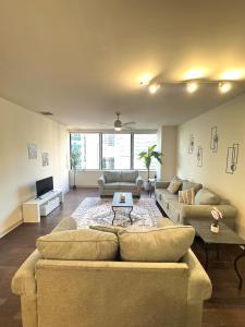 High-Rise Apartment in Downtown Dallas wPool