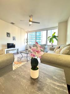 High-Rise Apartment in Downtown Dallas wPool