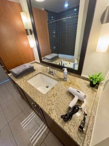 High-Rise Apartment in Downtown Dallas wPool