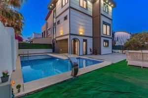 NEAR BY THE LAND OF LEGENDs , PRİVATE POOL WİTH JAKUZZİ VİLLA MOON