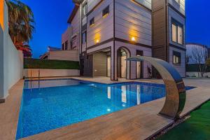 NEAR BY THE LAND OF LEGENDs , PRİVATE POOL WİTH JAKUZZİ VİLLA MOON