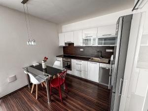 Bright and Cozy Apartment in Vienna Gate