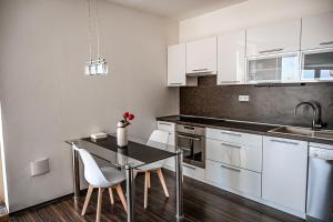 Bright and Cozy Apartment in Vienna Gate