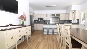 404 Fourth - 1St Fl - 4Br With A Pool!