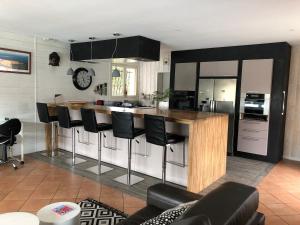 Maisons de vacances Villa lumineuse, logement et jardin et piscine privatifs, TV connectee : photos des chambres