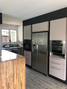 Maisons de vacances Villa lumineuse, logement et jardin et piscine privatifs, TV connectee : photos des chambres