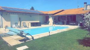 Maisons de vacances Villa lumineuse, logement et jardin et piscine privatifs, TV connectee : photos des chambres