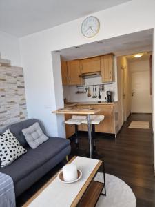 Bright apartment 10 minutes from Cannes