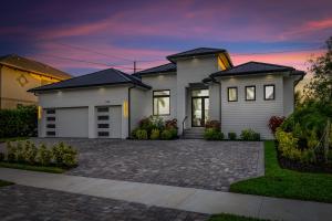 Marco Luxe Retreat Waterfront