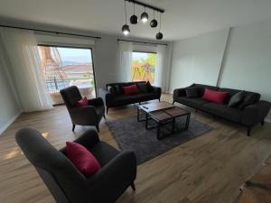 Sakarya Sapanca Ünlüce de 5 oda 1 salon Özel Havuzlu Lux 10 kişilik Tatil Villası