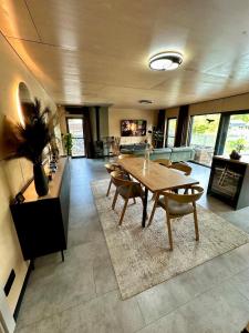 Houseboat with touch of luxury