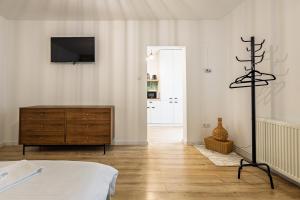 Long Street Studio- Historic Center by MM Host