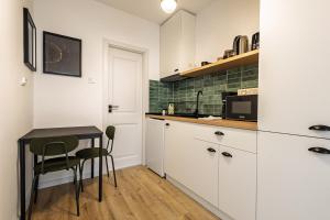 Long Street Studio- Historic Center by MM Host