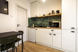 Long Street Studio- Historic Center by MM Host