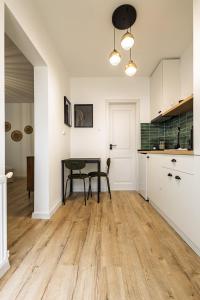 Long Street Studio- Historic Center by MM Host