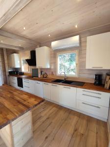 Chalet dexception avec jacuzzi sauna et piscine - proche station du retord