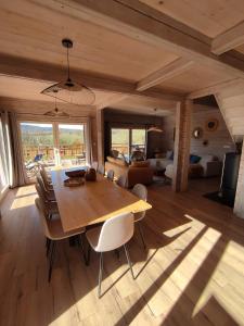 Chalet dexception avec jacuzzi sauna et piscine - proche station du retord