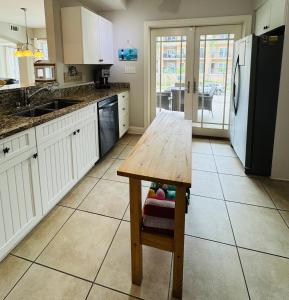 Stay Salty On Pier Walk 15th Street