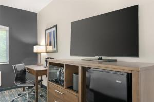 King Room - Non-Smoking room in Best Western Plus Washington Hotel