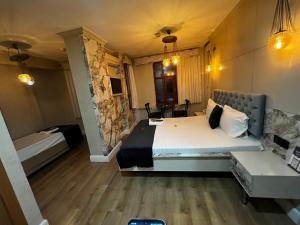 Basic Triple Room room in Minus One Suite