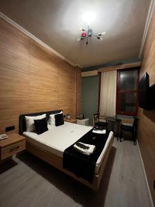 Budget Double Room room in Minus One Suite