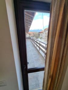 Mountain Paradise 2 - Cosy 2 Bed Mountain View Apartment - Washer