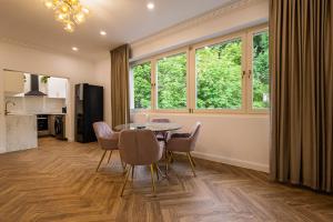 Old Town View & Balcony Apartments MM Host