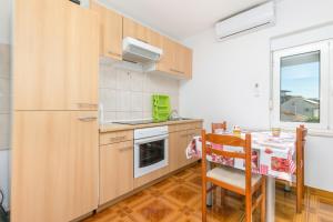 Apartments by the sea Rastici, Ciovo - 4293
