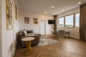 Old Town View & Balcony Apartments MM Host