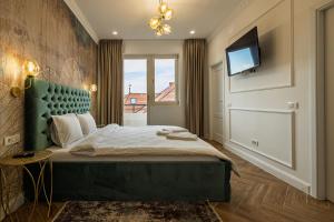 Old Town View & Balcony Apartments MM Host