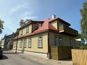 Kooli 7 - II floor sea view apartment with balcony in Haapsalu Old Town