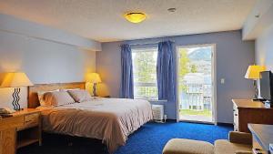 Misty Mountain Inn & Suites
