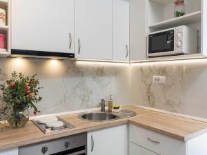 Apartment M&K - Two Bedroom Apartment with Balcony and Sea View