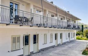 1 Bedroom Awesome Apartment In Ricadi