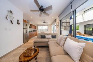 Luxury Stay Private Pool and Movie Theater Retreat