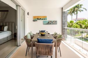 Condo beach front 2BR 3BATH Family BIG pool Jacuzzi Tenis Gym Spa