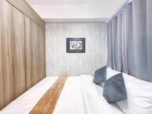 1BR Condotel with Balcony at FAME Residences #FM16-1