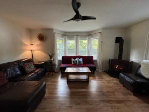 Twin Creeks, Waterfront Catskills Retreat