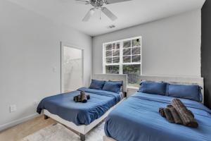 Upscale King 2BR Suite Mins to Downtown Raleigh!