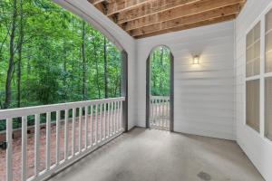 Upscale King 2BR Suite Mins to Downtown Raleigh!